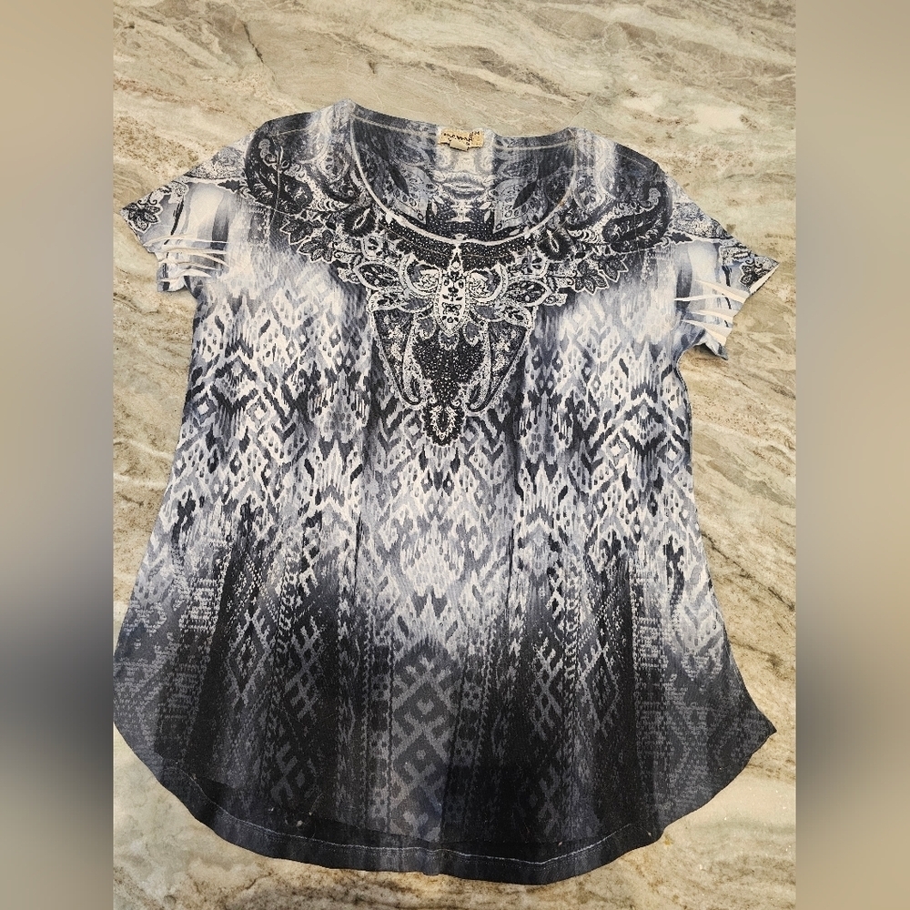 One World Live and Let Live Gray Black Tribal Print Short Sleeve Top Size M